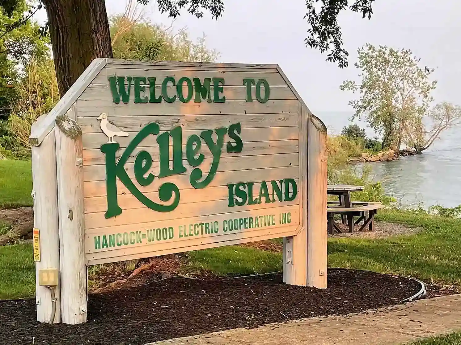 Kelleys-Island-Sign